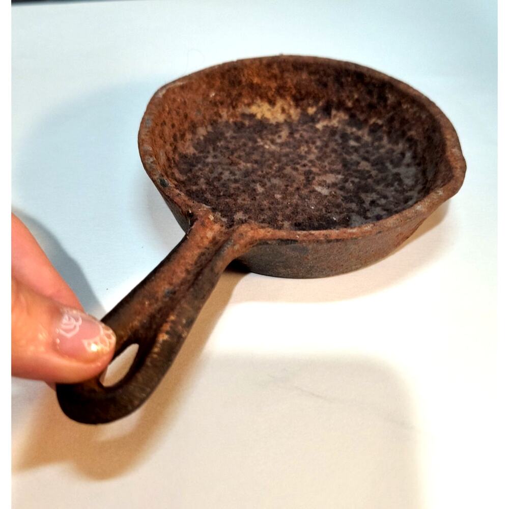375. 4 inch Cast Iron Skillet with Geese